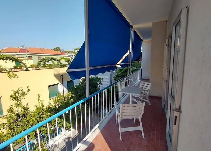 Large Near The Sea With Parking